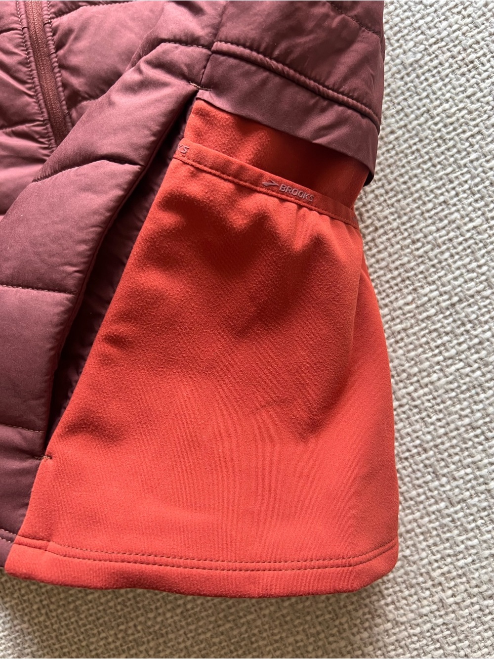 Brooks Women’s Maroon and Red Quilted Running Vest Size M - Picture 5 of 15